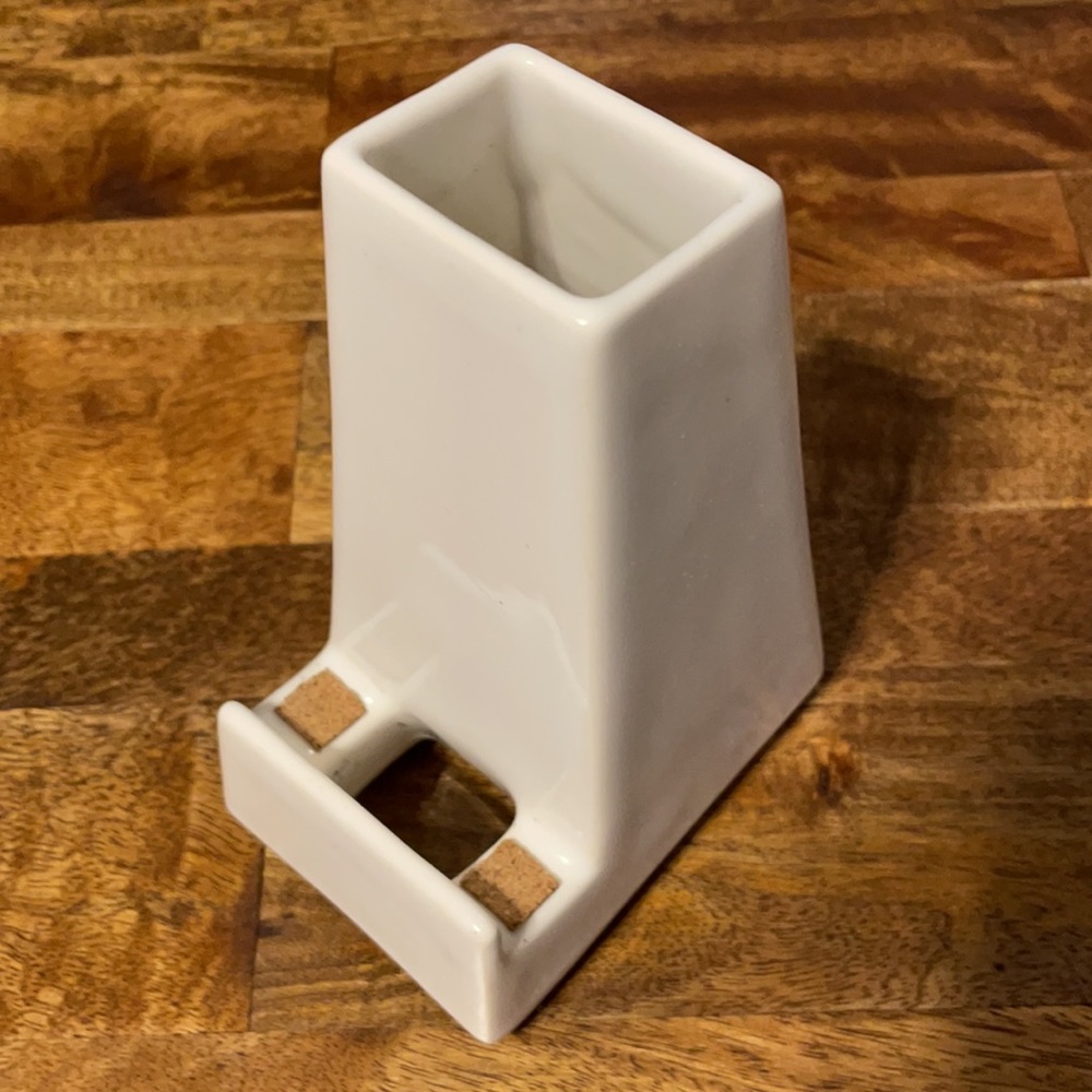 Uncommon Goods SmartPhone/Tablet vase charger stand
